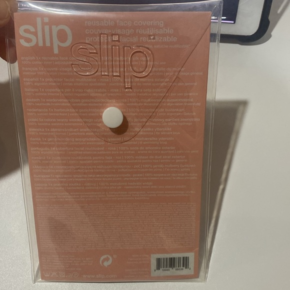 New Slip pink silk face mask - Picture 7 of 9